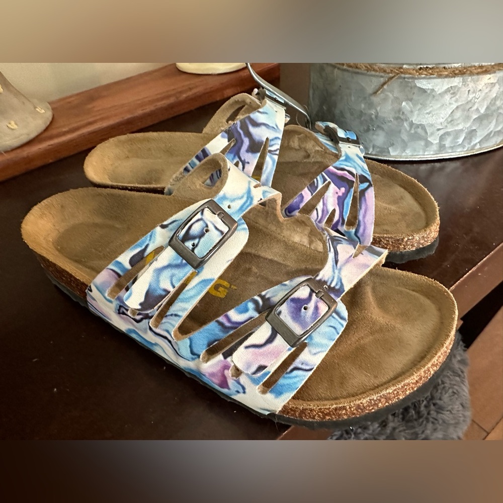 Viking sandals blue and white. Size 6